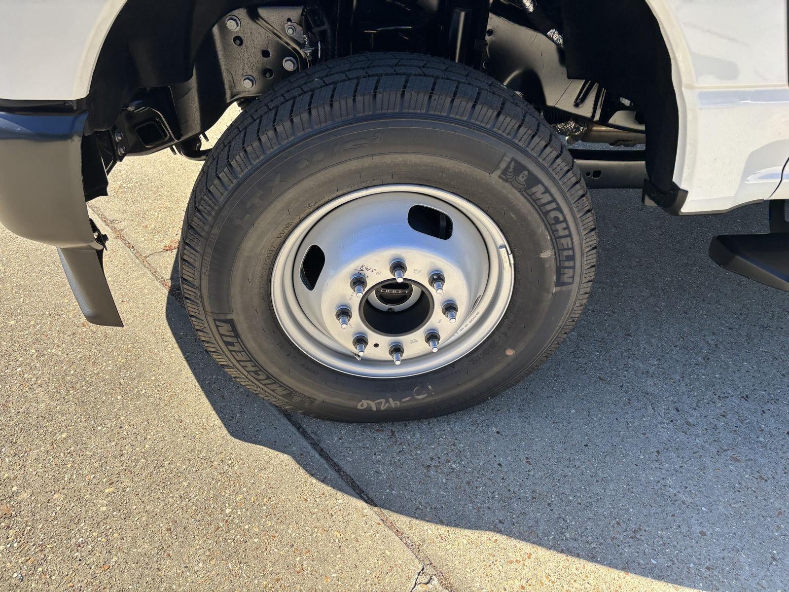 2027 Ford Super Duty F-350 DRW F-350® XL
