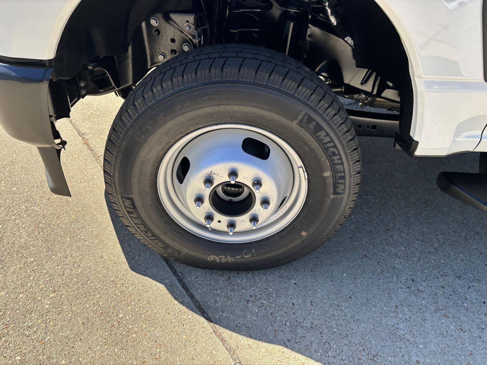2027 Ford Super Duty F-350 DRW F-350® XL