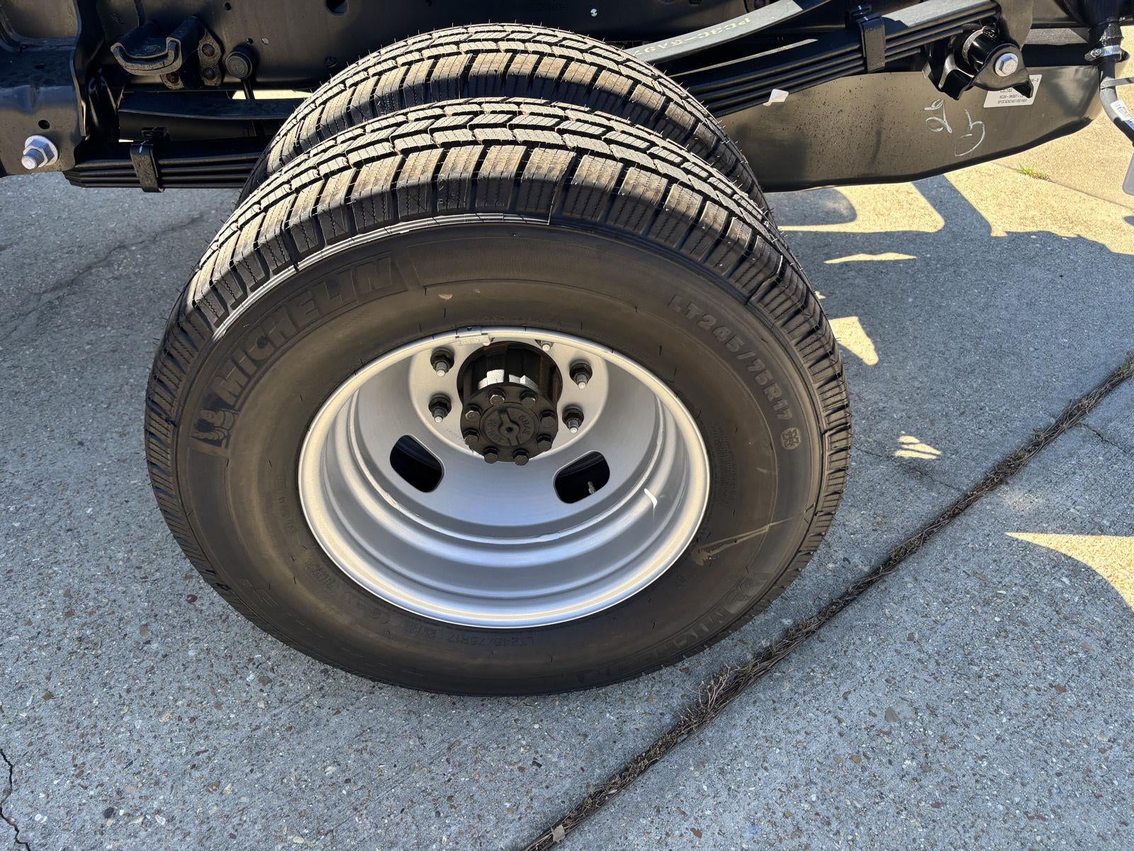 2027 Ford Super Duty F-350 DRW F-350® XL