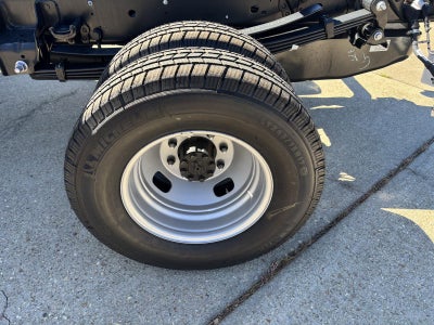 2027 Ford Super Duty F-350 DRW F-350® XL