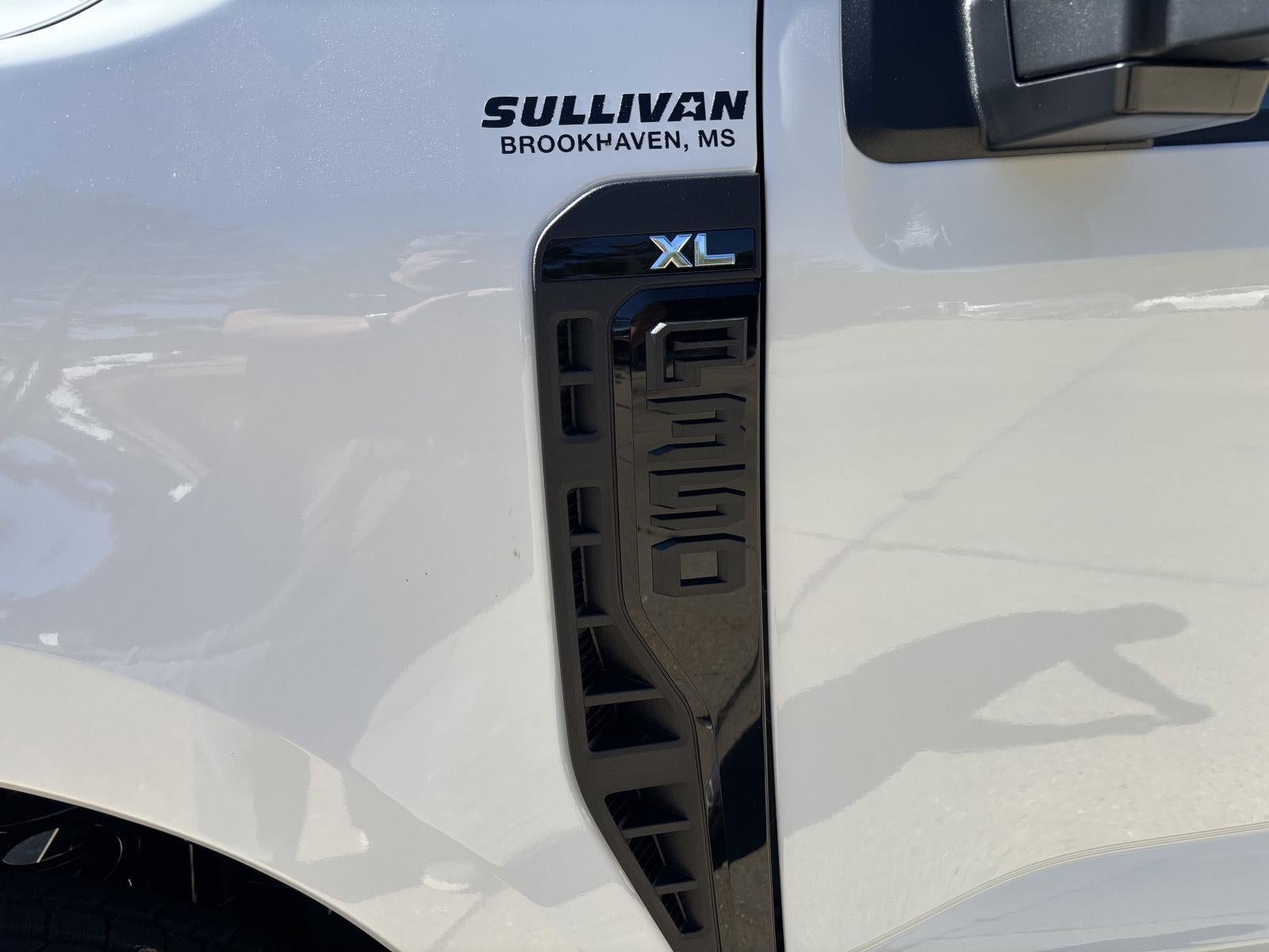 2027 Ford Super Duty F-350 DRW F-350® XL