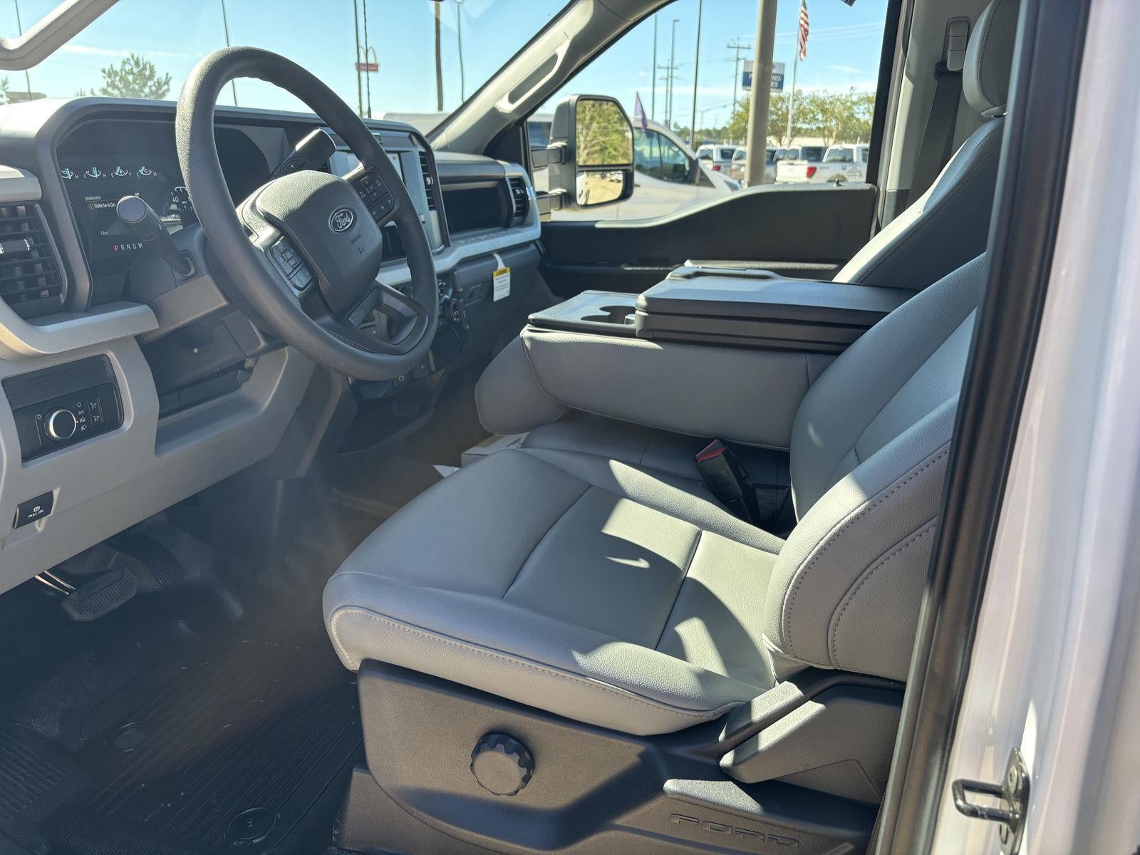 2027 Ford Super Duty F-350 DRW F-350® XL