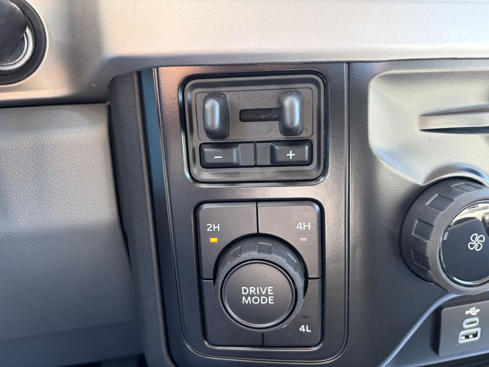 2027 Ford Super Duty F-350 DRW F-350® XL