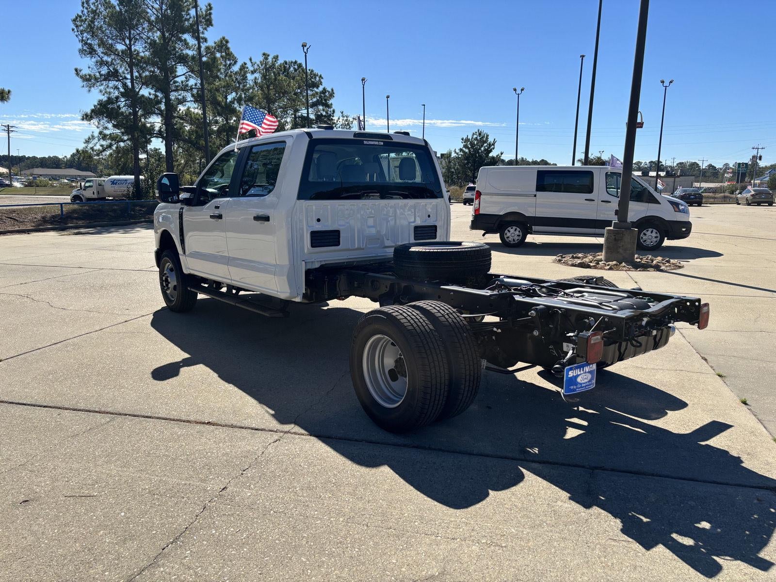 2027 Ford Super Duty F-350 DRW F-350® XL