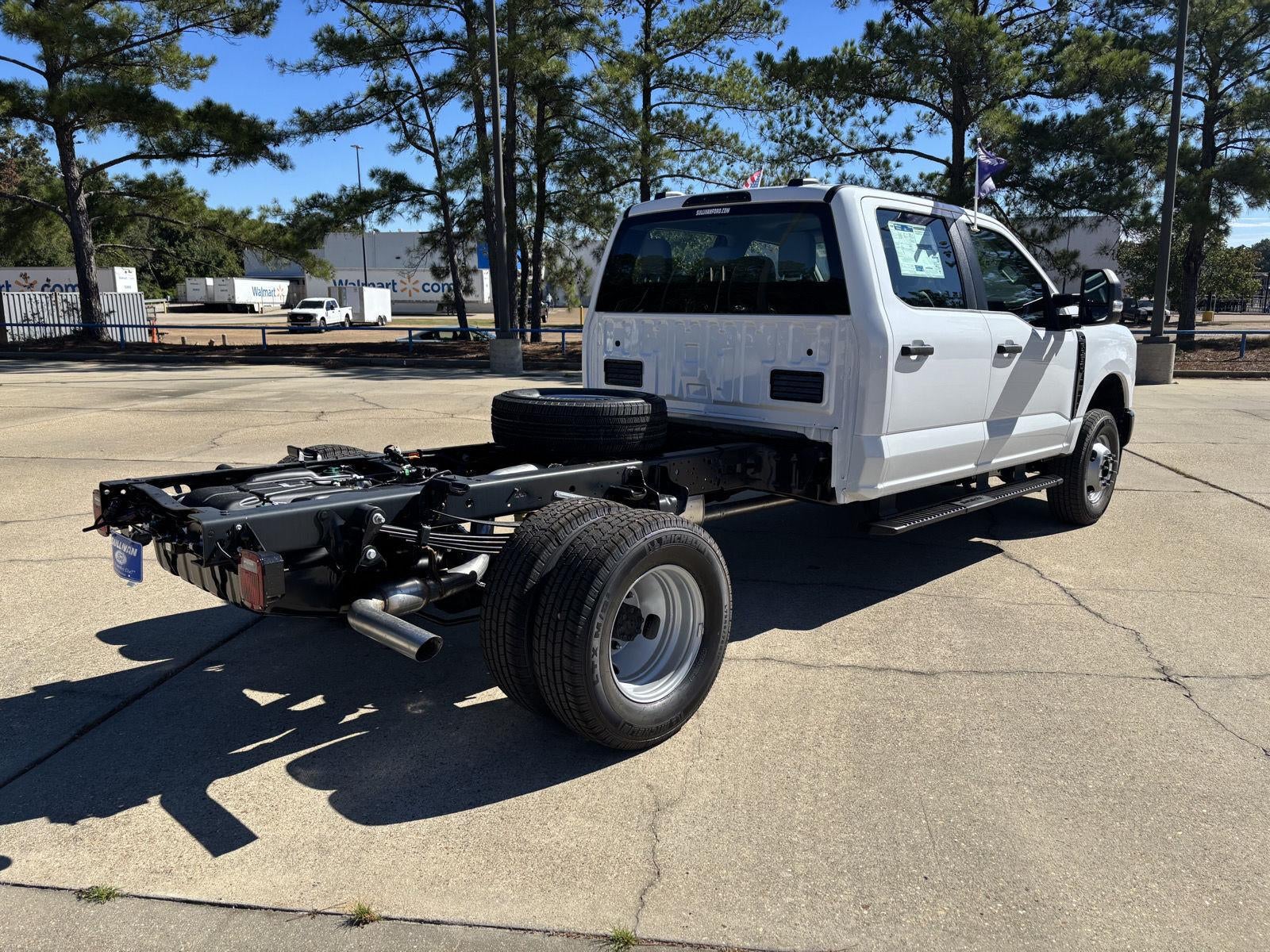 2027 Ford Super Duty F-350 DRW F-350® XL
