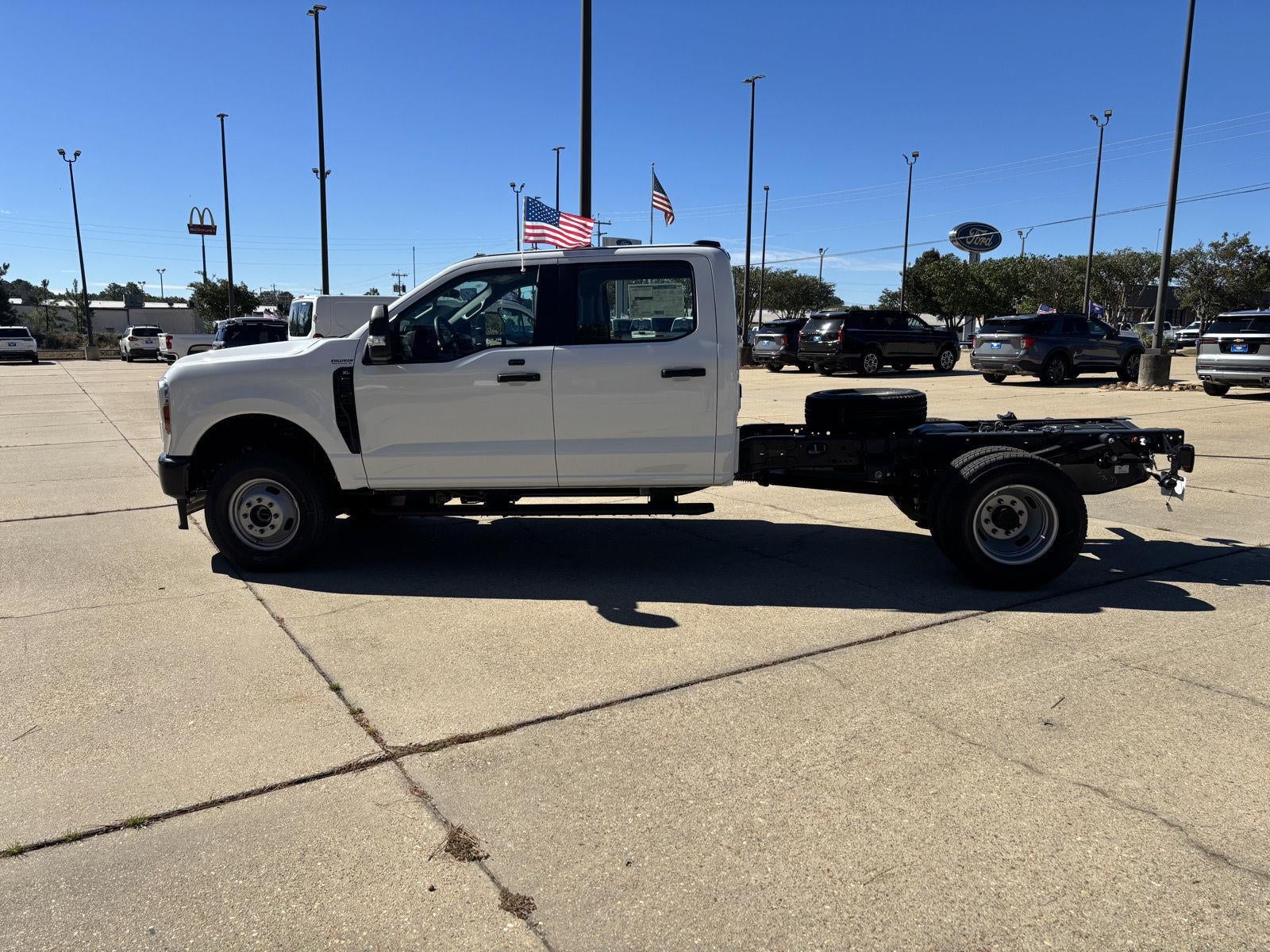 2027 Ford Super Duty F-350 DRW F-350® XL