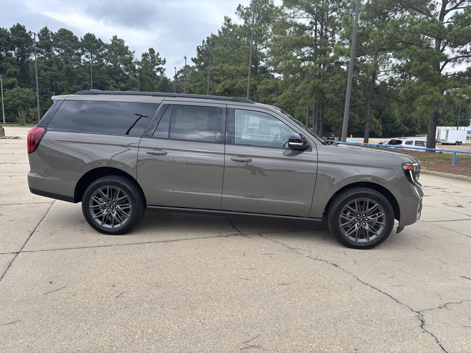 2027 Ford Expedition Max MAX Platinum