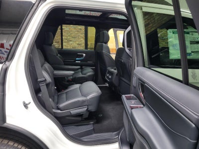 2025 Ford Expedition Platinum®