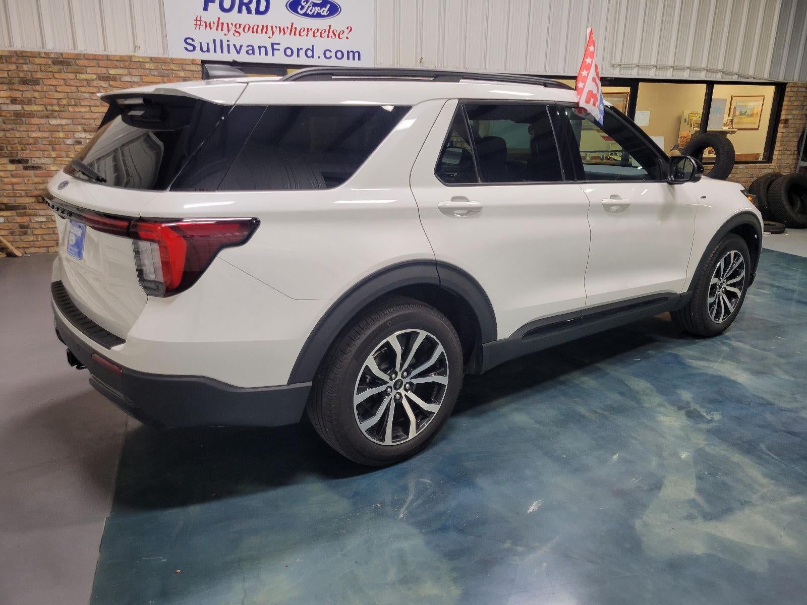 2025 Ford Explorer ST-Line
