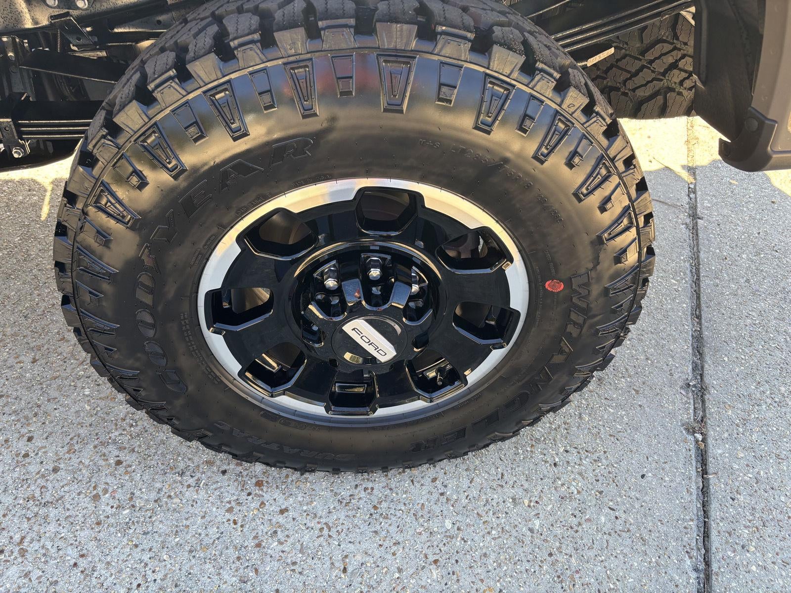 2027 Ford Super Duty F-250 SRW F-250® Lariat®