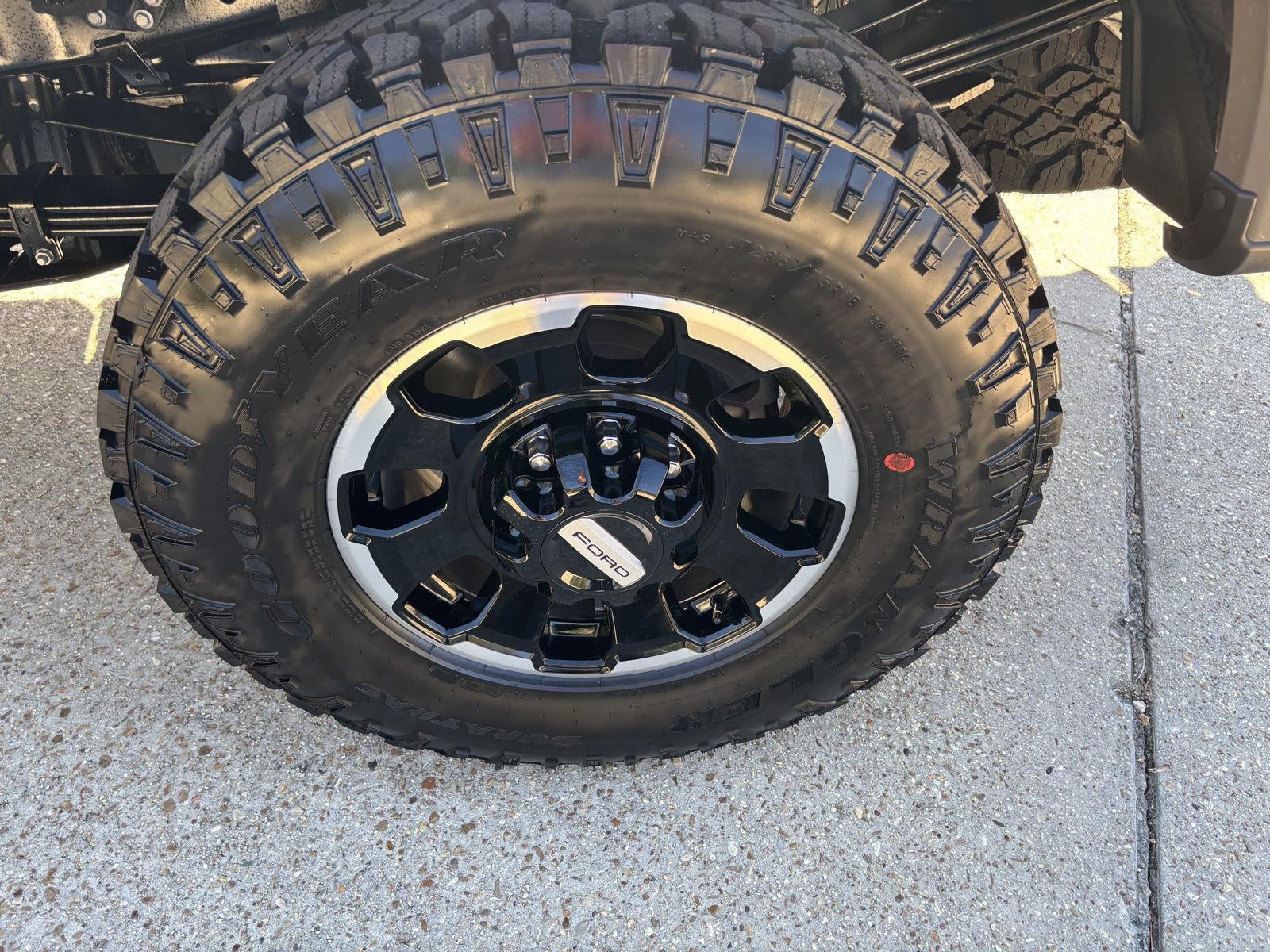 2027 Ford Super Duty F-250 SRW F-250® Lariat®