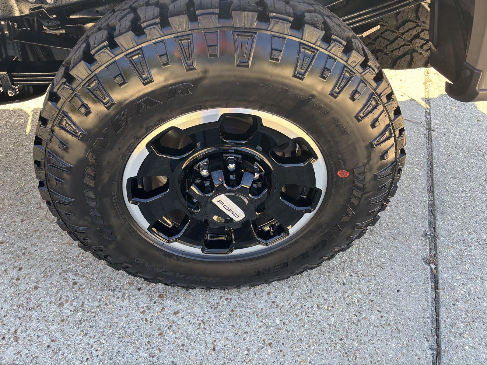 2027 Ford Super Duty F-250 SRW F-250® Lariat®