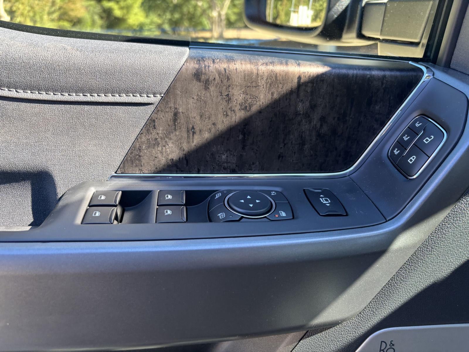 2027 Ford Super Duty F-250 SRW F-250® Lariat®