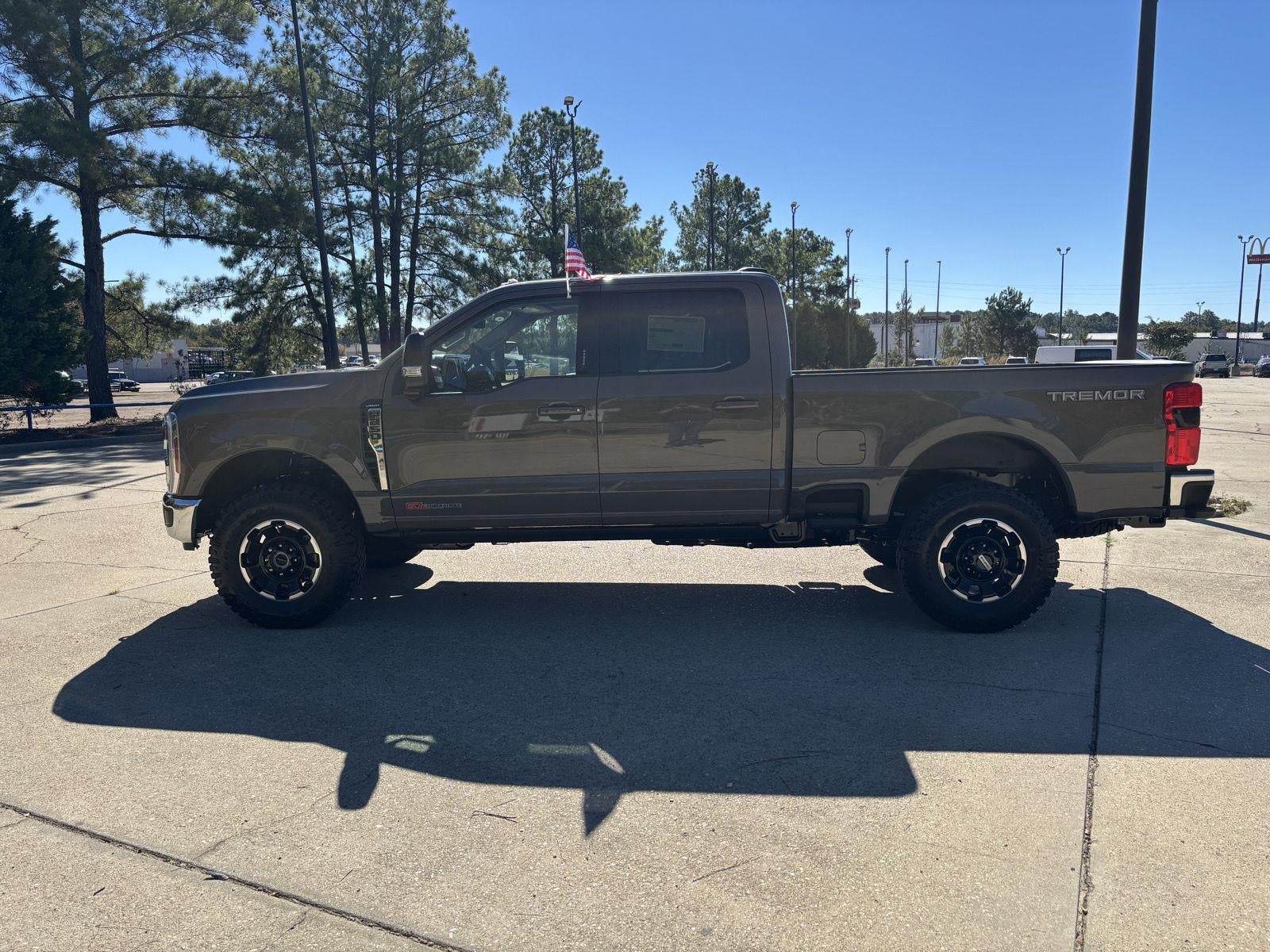 2027 Ford Super Duty F-250 SRW F-250® Lariat®