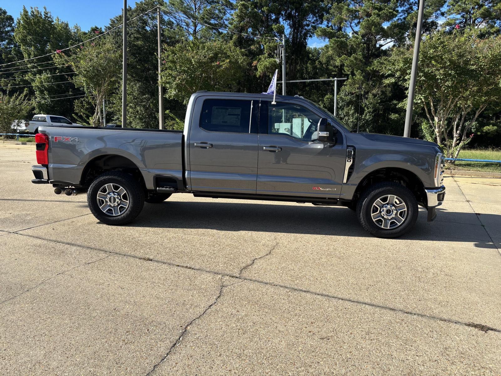 2027 Ford Super Duty F-250 SRW F-250® Lariat®