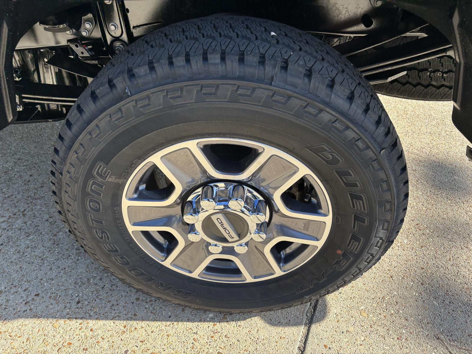 2027 Ford Super Duty F-250 SRW F-250® Lariat®