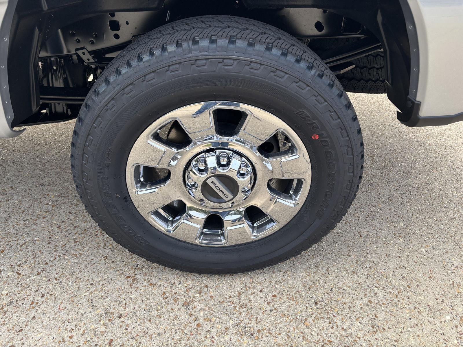 2027 Ford Super Duty F-250 SRW F-250® Lariat®