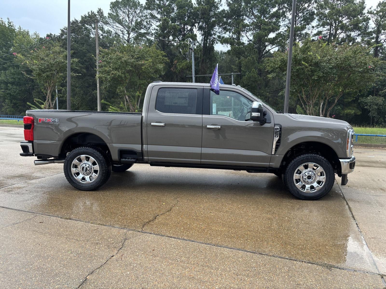 2027 Ford Super Duty F-250 SRW F-250® Lariat®