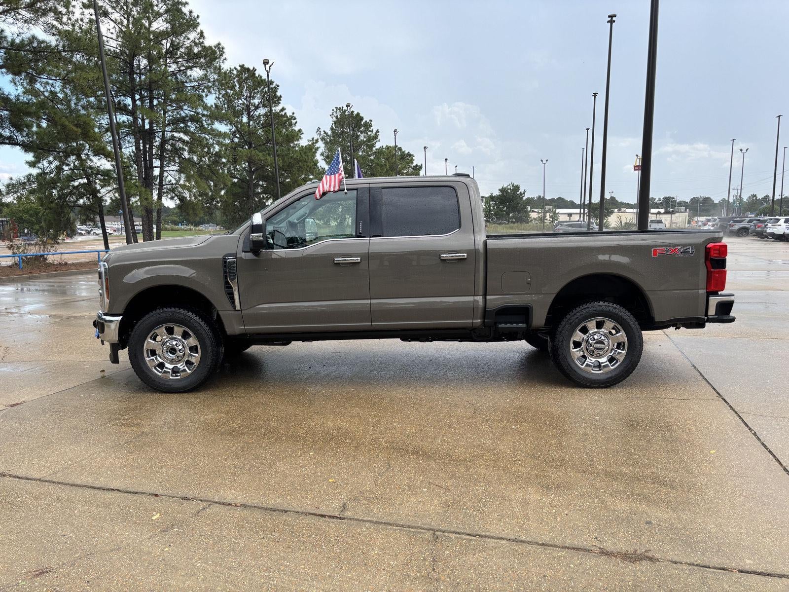 2027 Ford Super Duty F-250 SRW F-250® Lariat®