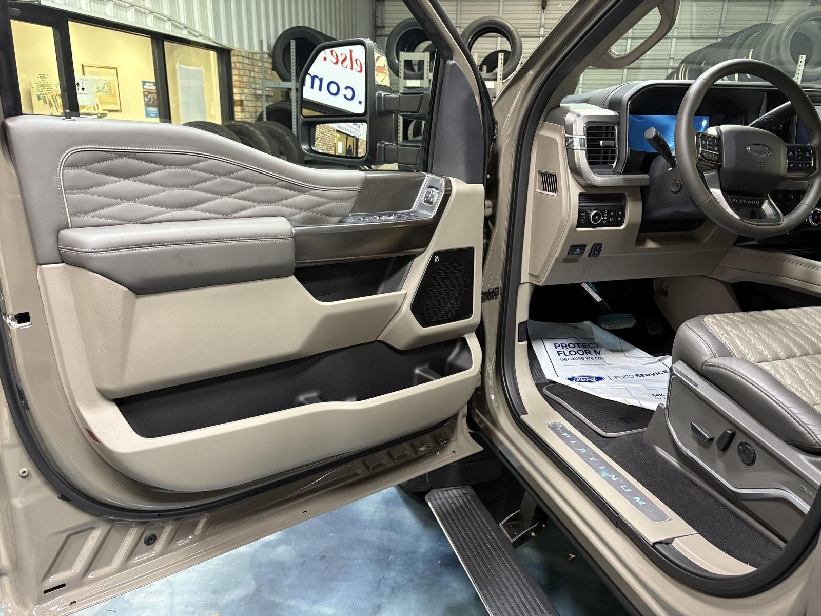 2026 Ford Super Duty F-350 SRW F-350® Platinum®