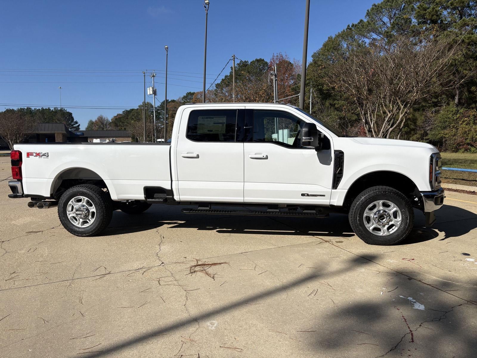 2026 Ford Super Duty F-350 SRW F-350® XLT