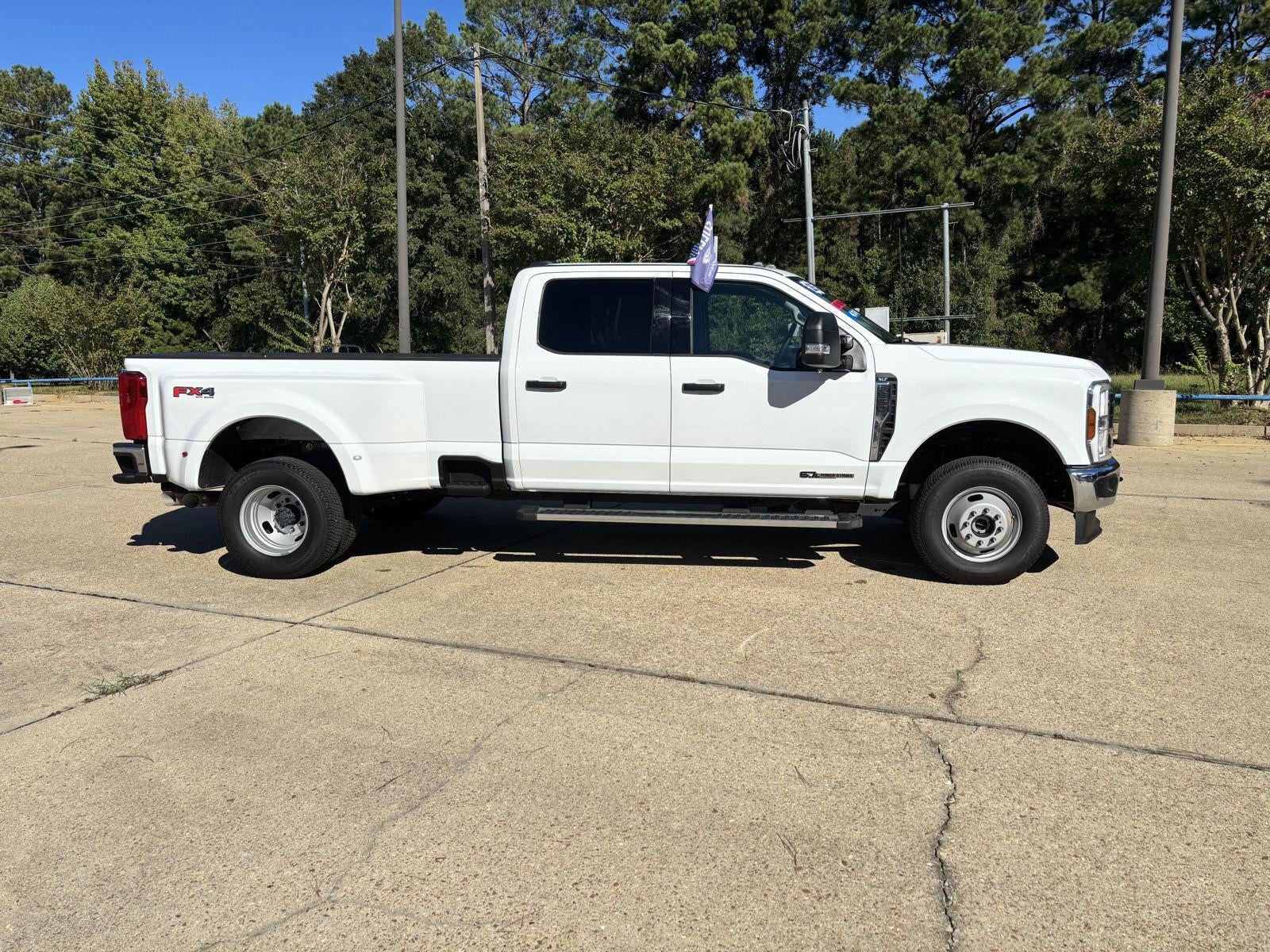 2026 Ford Super Duty F-350 DRW XLT