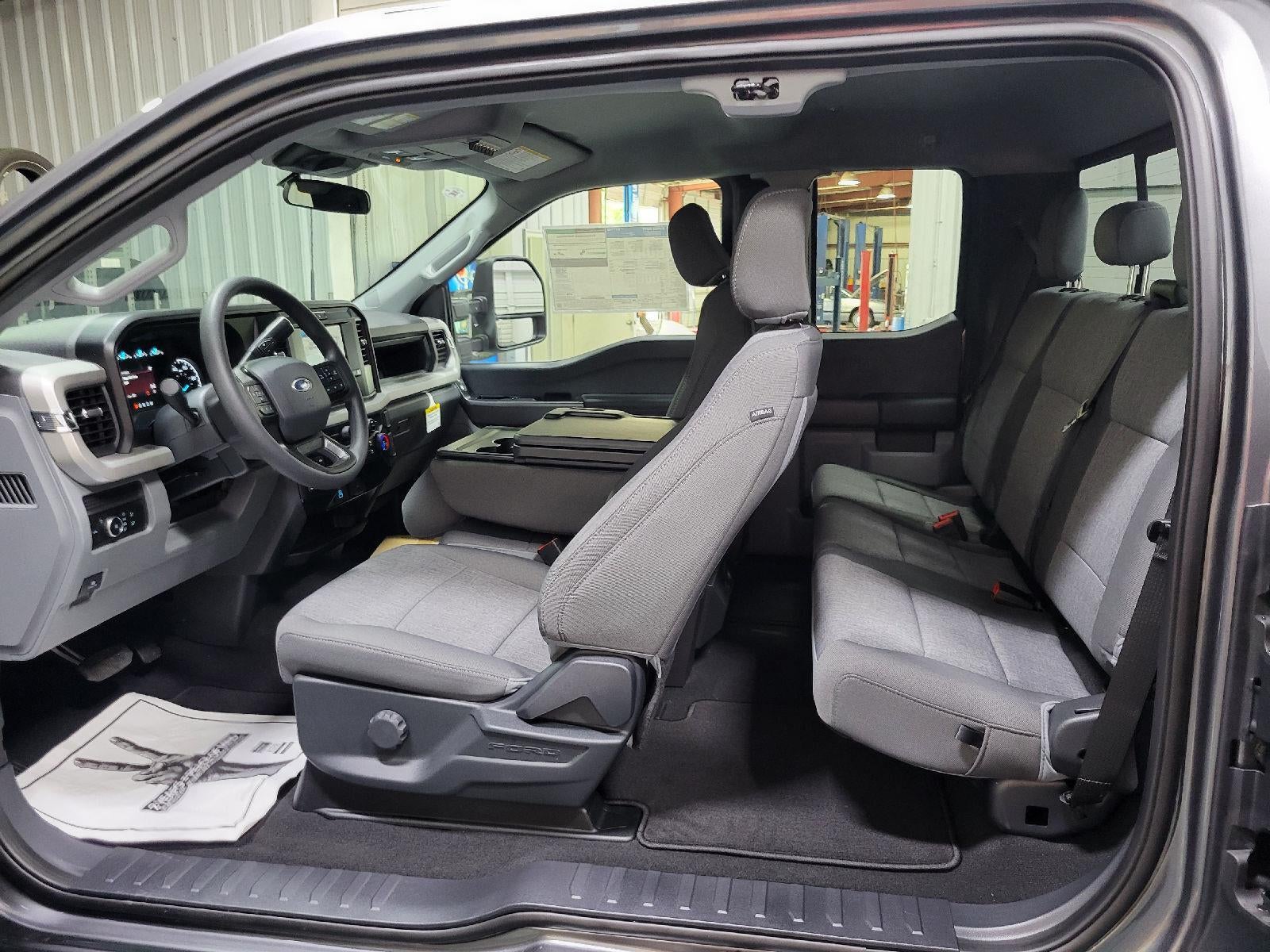 2025 Ford Super Duty F-350 SRW F-350® XL