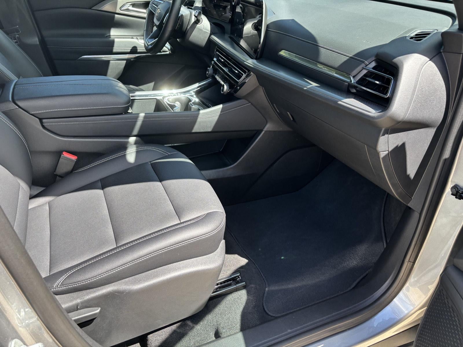 2025 Chevrolet Traverse AWD LT