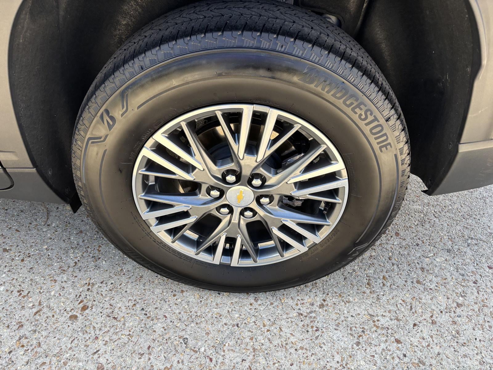 2025 Chevrolet Traverse AWD LT