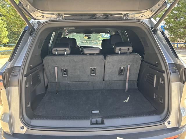 2025 Chevrolet Traverse AWD LT