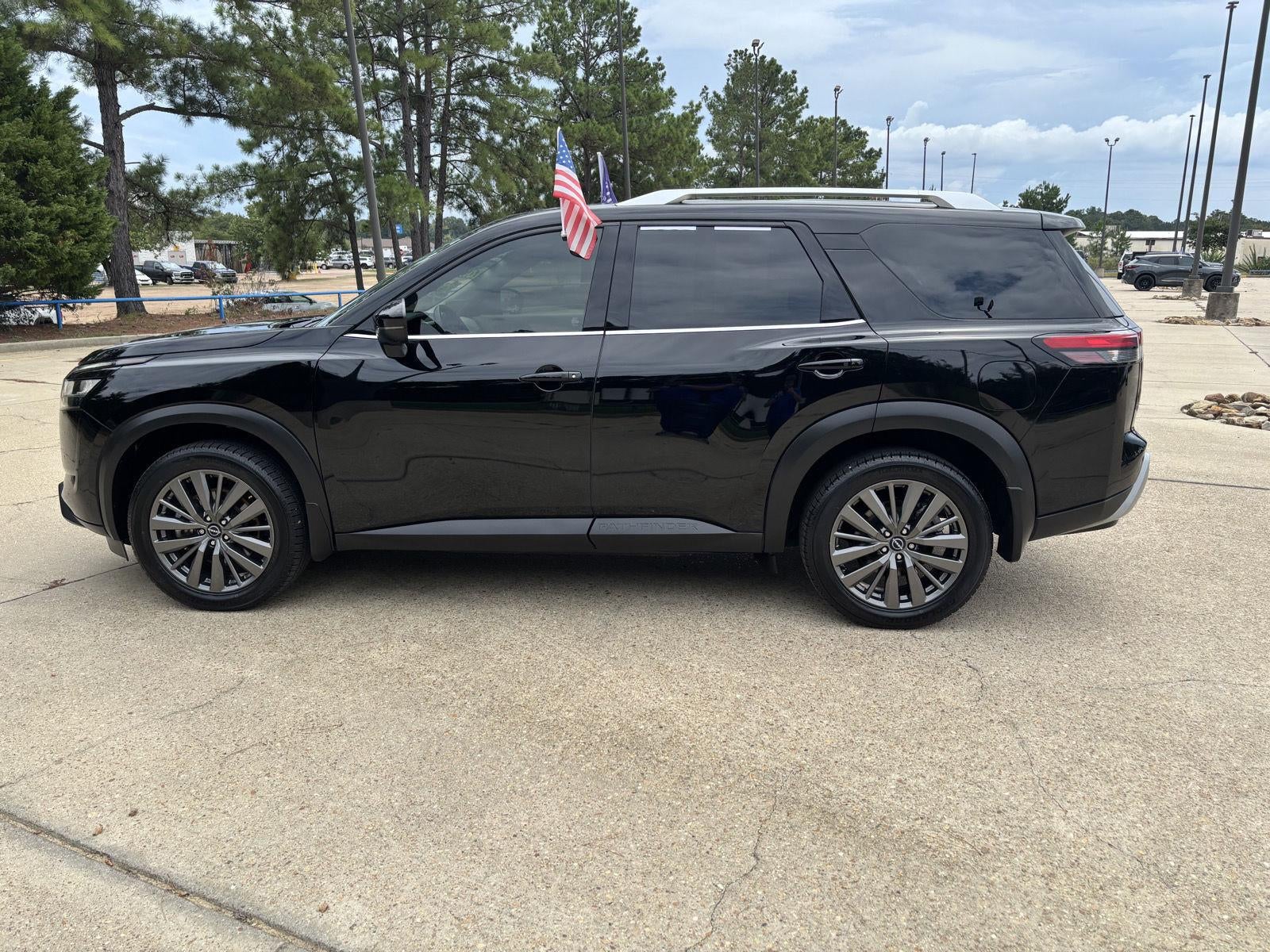 2022 Nissan Pathfinder SL