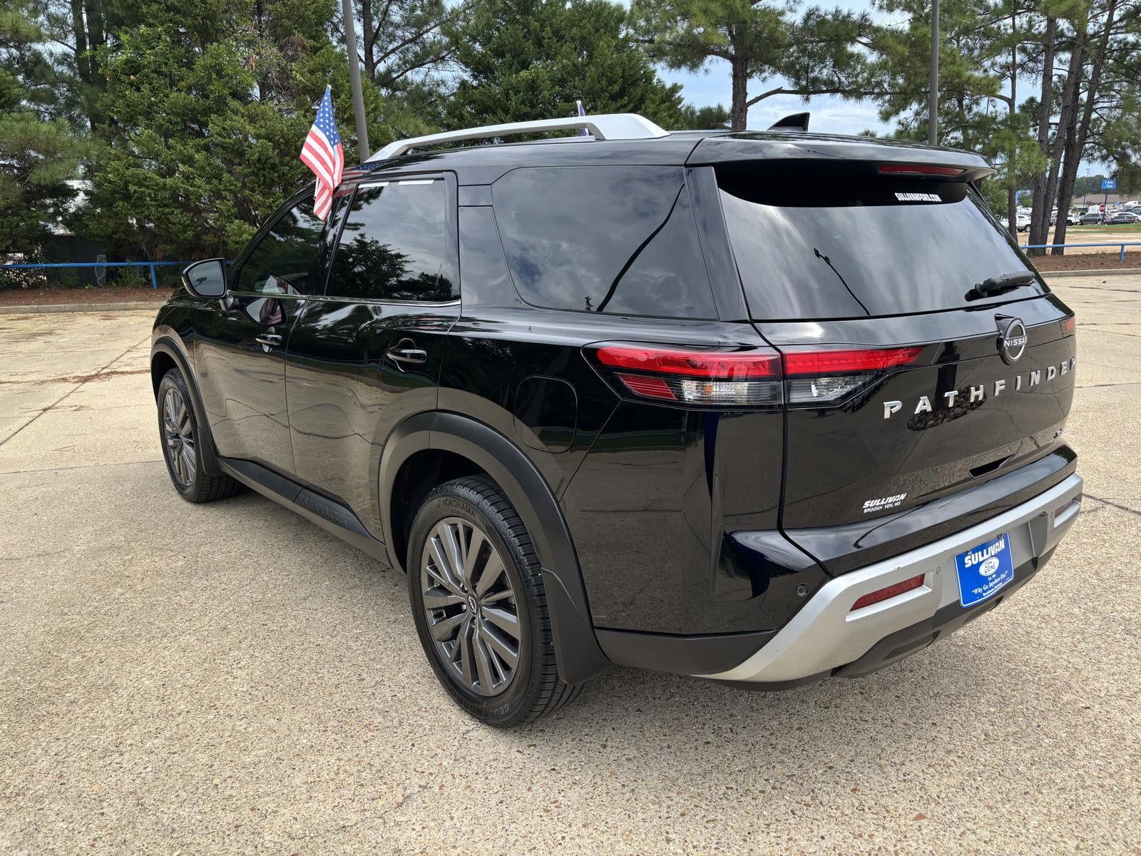 2022 Nissan Pathfinder SL