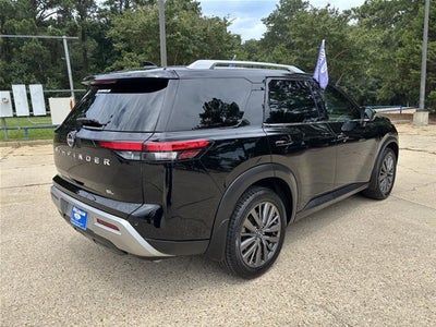 2022 Nissan Pathfinder SL