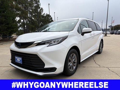 2023 Toyota Sienna LE