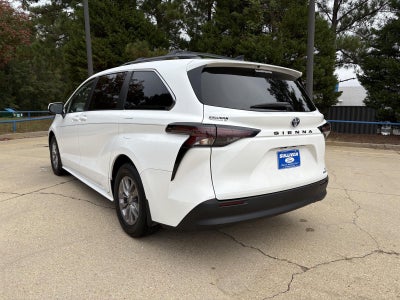 2023 Toyota Sienna LE