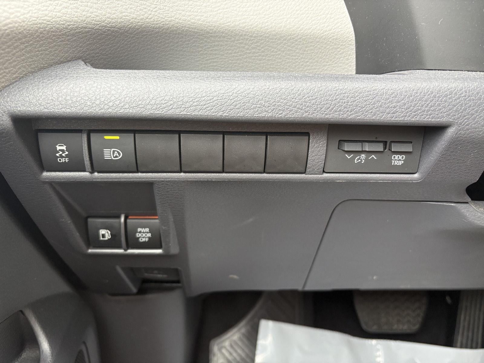 2023 Toyota Sienna LE