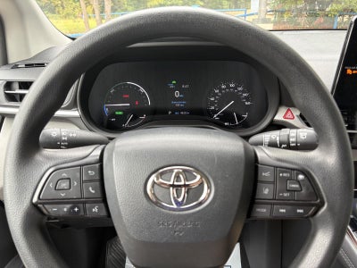 2023 Toyota Sienna LE