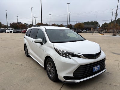 2023 Toyota Sienna LE