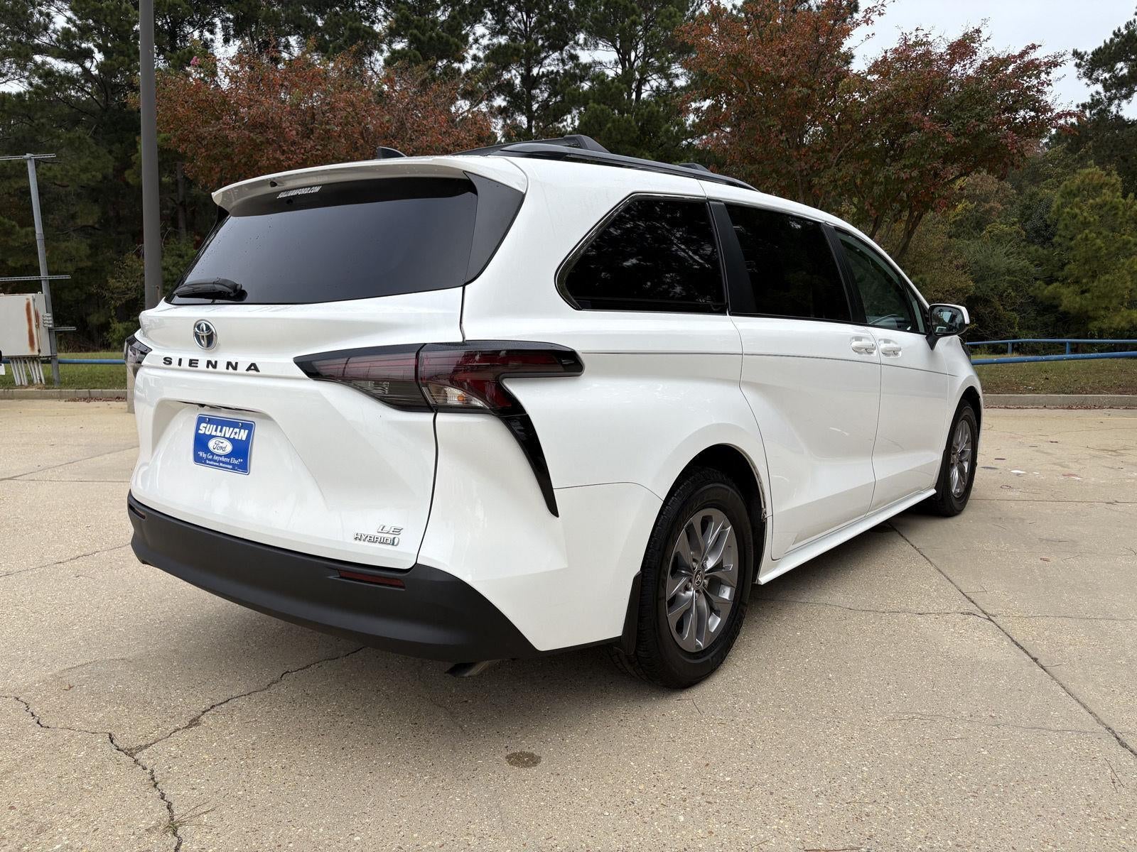 2023 Toyota Sienna LE