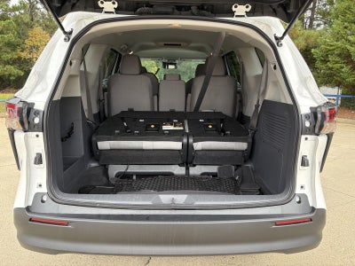 2023 Toyota Sienna LE