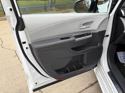 2023 Toyota Sienna LE