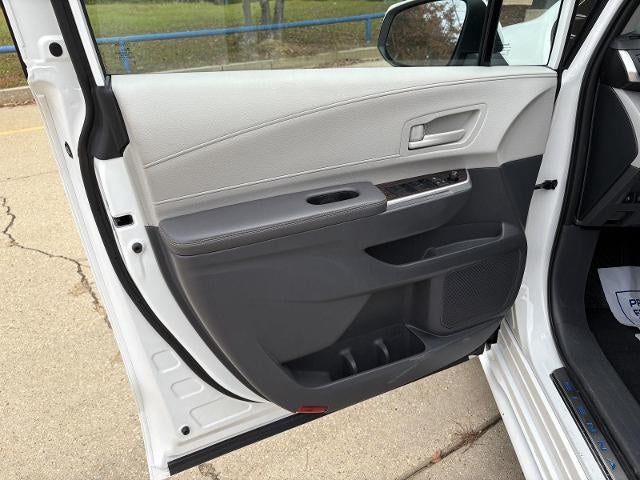 2023 Toyota Sienna LE