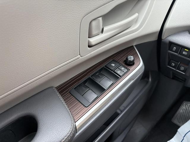 2023 Toyota Sienna LE