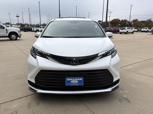 2023 Toyota Sienna LE