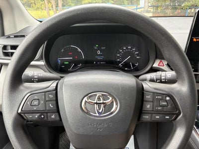 2023 Toyota Sienna LE