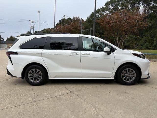 2023 Toyota Sienna LE