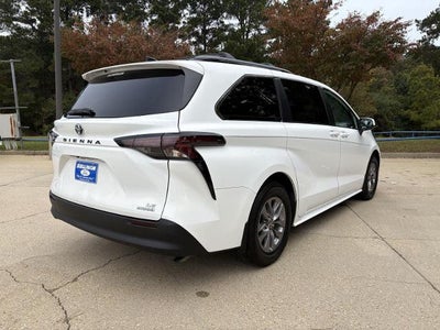 2023 Toyota Sienna LE
