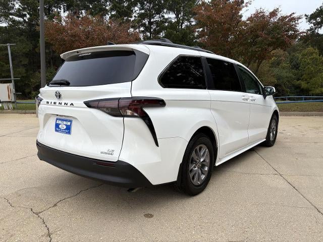 2023 Toyota Sienna LE