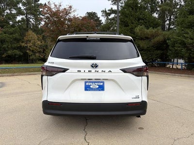 2023 Toyota Sienna LE
